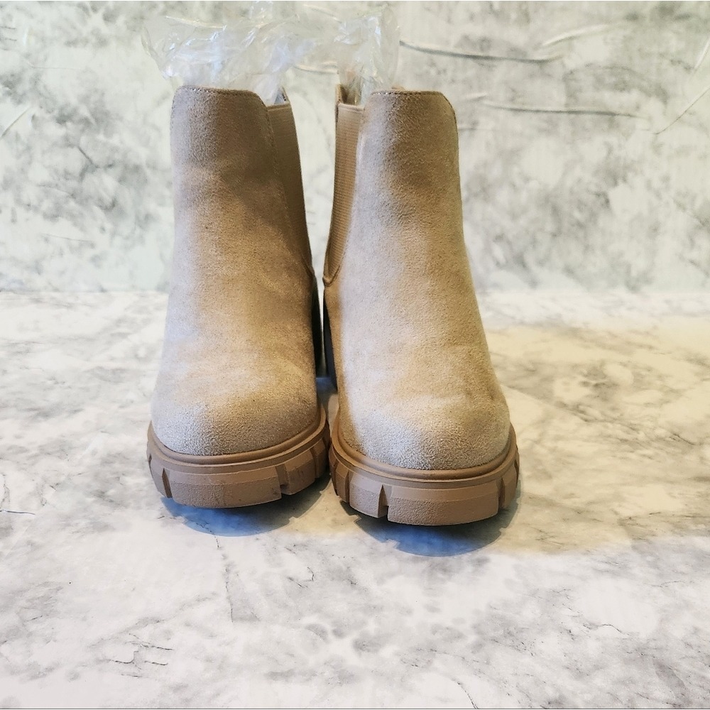 Chelsea Boots Chunky Lug Sole Block Heel Ankle Boots Size 6 Tan - Picture 3 of 4